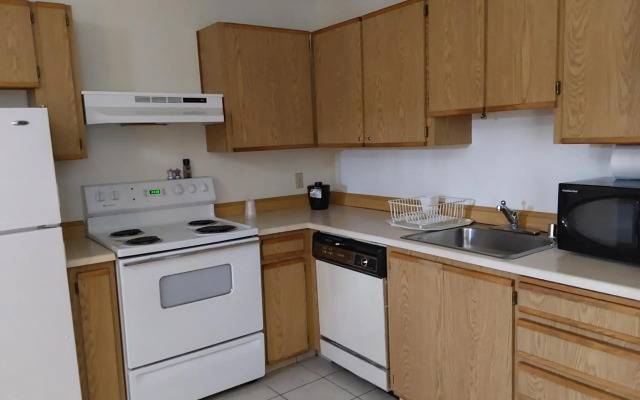 Lavissh Inn & Suites