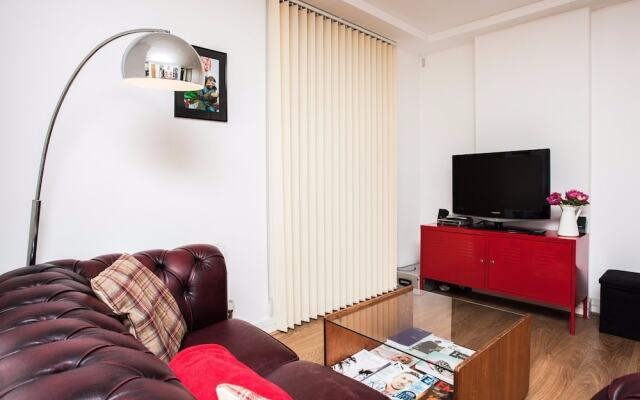 Lovely 1 Bedroom Apartment On the Canal