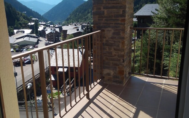 Apartment with 2 Bedrooms in Arinsal, with Wonderful Mountain View, Terrace And Wifi