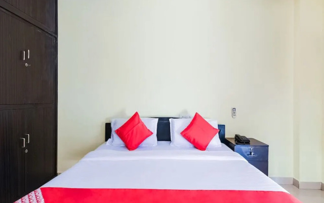 Royal Residential Lodge by OYO Rooms