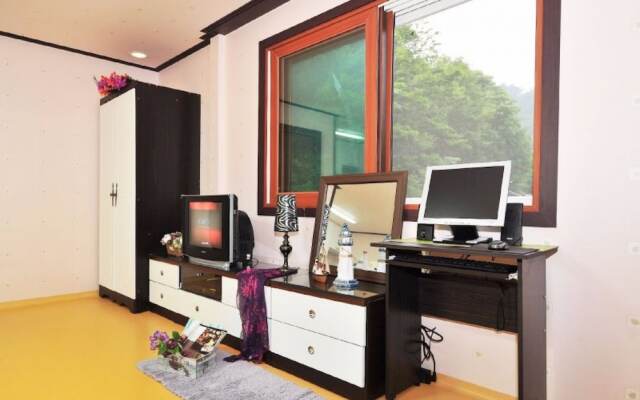 Yangyang Beopsusanjang Pension