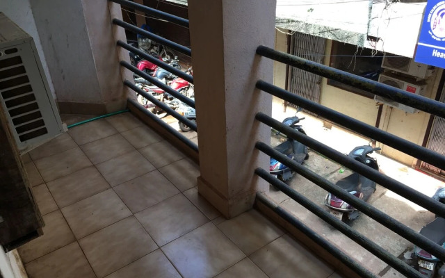 OYO 7311 StayOut Crossroad Inn