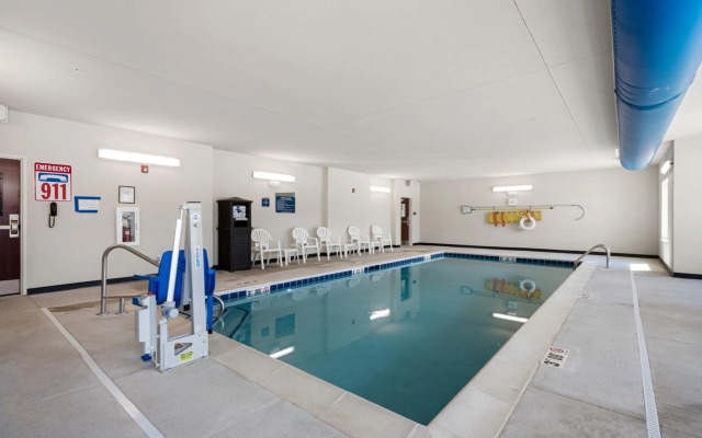 Cobblestone Hotel & Suites - Urbana