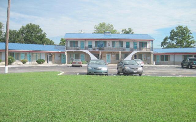 Horse Cave Motel