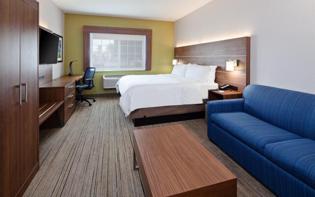 Holiday Inn Express & Suites Tulare, an IHG Hotel