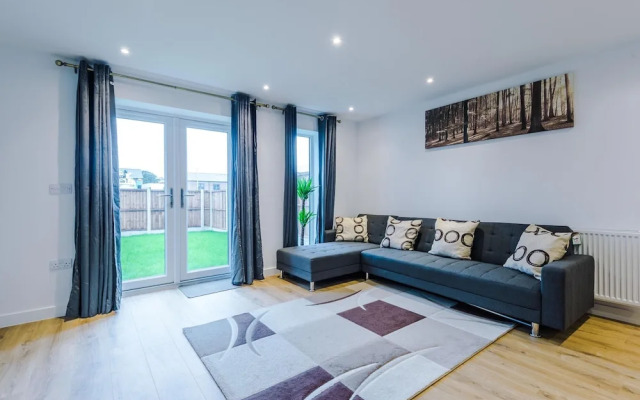 Stunning 3-bed House in Salford