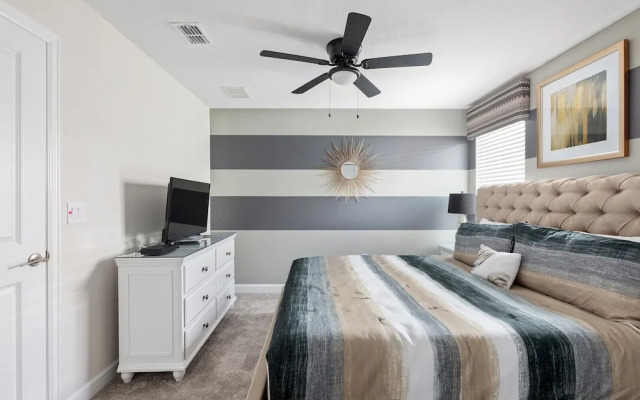 Luxe Champion's Gate Home w/ Pool, Spa, Gameroom