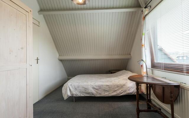 Lovely holiday home in Wolphaartsdijk close to the lake