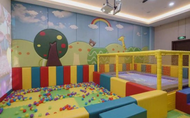 Huamei Party's Conflux Hotel