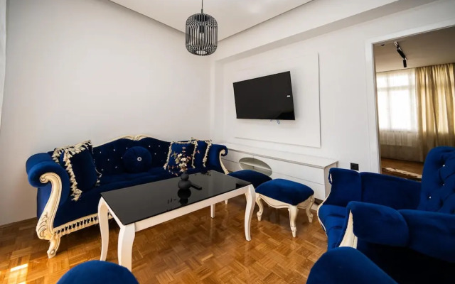 Design 150m2 Three-bedroom Apartment - Main Street