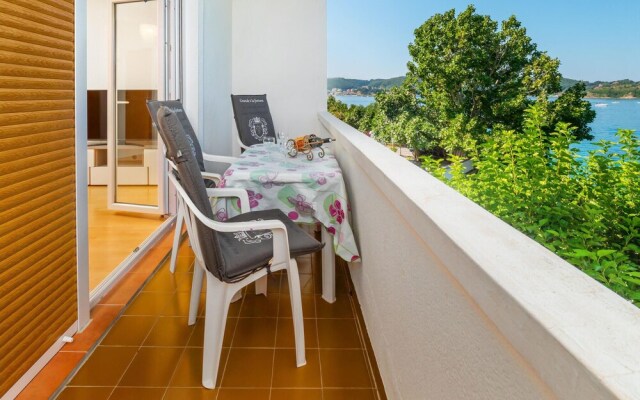 Beautiful Apartment in Supetarska Draga With Wifi and 1 Bedrooms