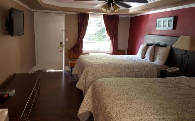 Riverbend Motel & Cabins