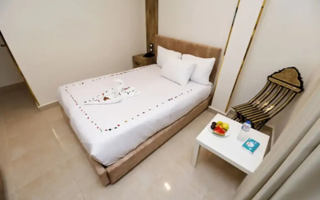 Taj pyramids view inn