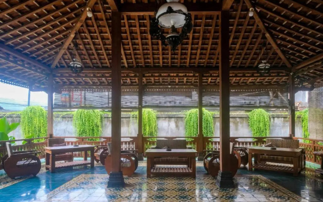 Joglo Manggisan Syariah by Oyo Rooms