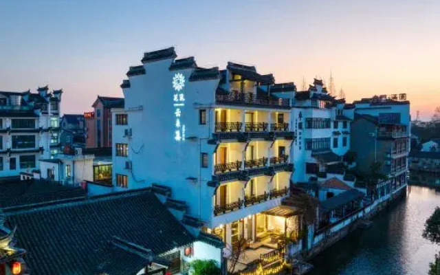 Xitang Yunlaiji Riverside Art Hotel (Xitang Guzhen Store)