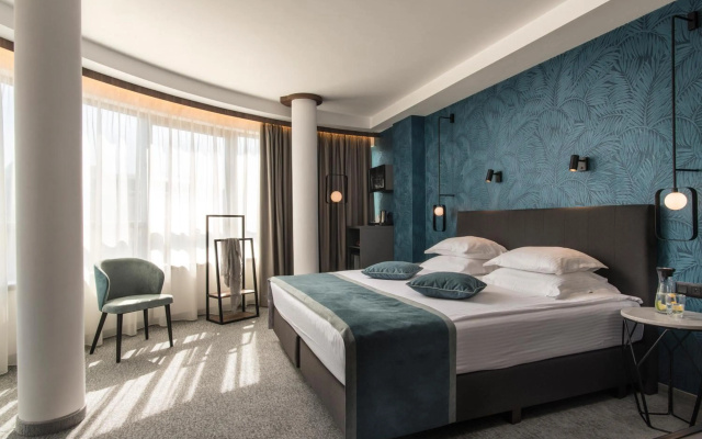 Rosslyn Central Park Hotel
