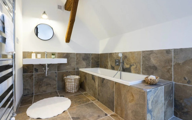 Villa in Rudnik With Private hot tub