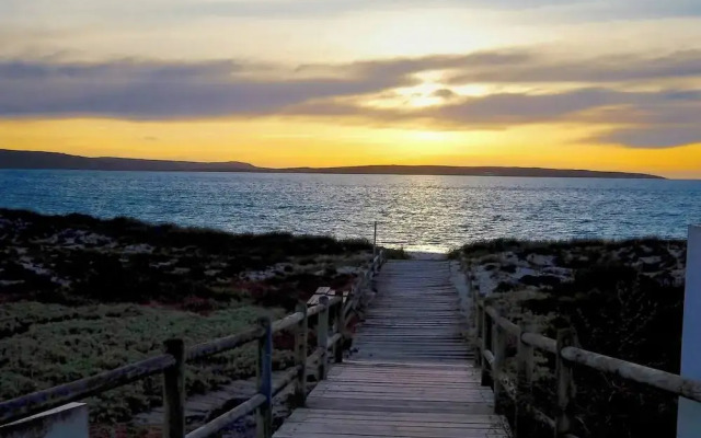 The Pelican - Stunning 3-bedroom Holiday Home in Langebaan