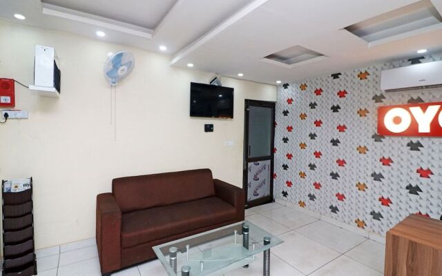 Collection O 13233 Grand Inn