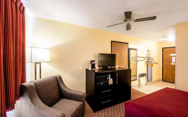 Rodeway Inn & Suites