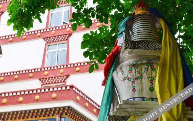 Xueyuqing Tibetan Theme Inn
