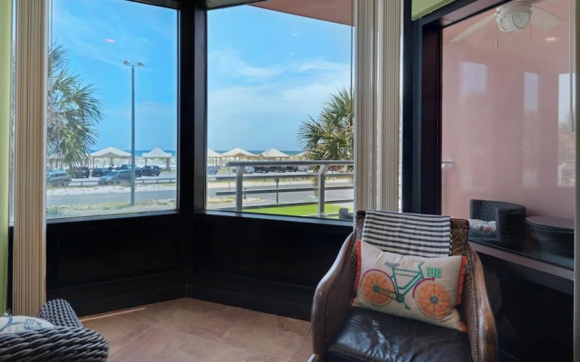 Palm Beach Club 4-127 Parrot-dise Palms