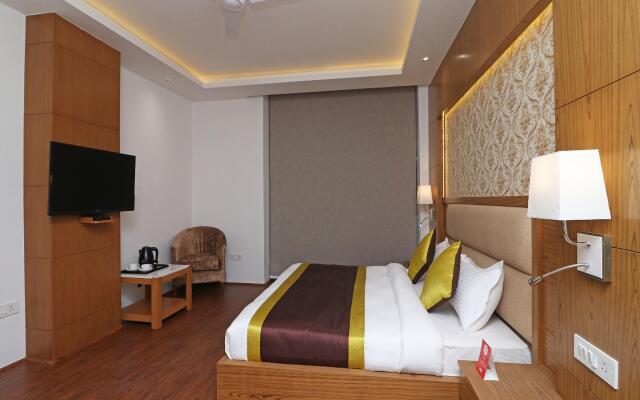 Capital O 10824 Hotel Star Suites