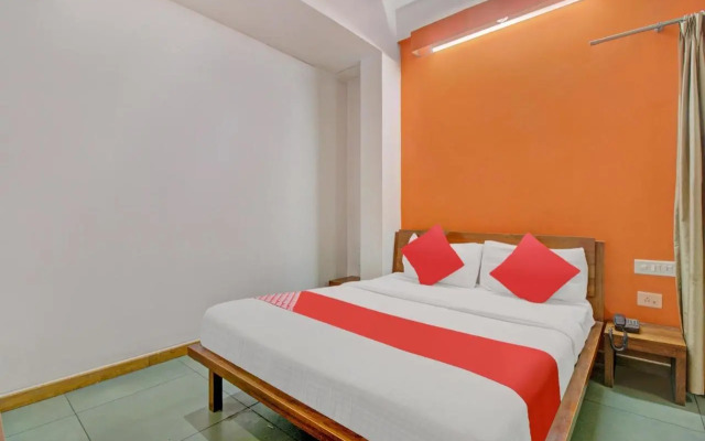 OYO 5661 Hotel AK Palace