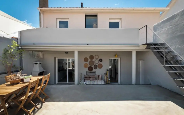 Aguda1 · Aguda's Family House 4bd, Parking, BBQ