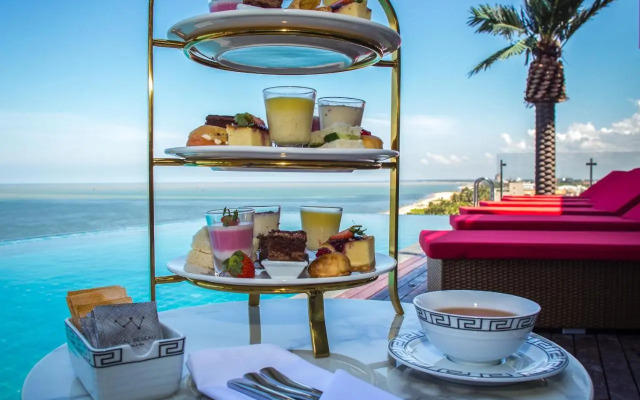 Rainbow Beach Hotel