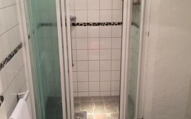 "room in Guest Room - Hotel Tre Små Rum - Twin Room With Shared Bathroom"