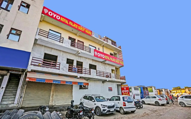 OYO Flagship 70297 Royal Palace Guest House