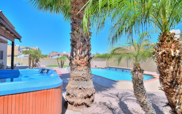 Backyard Playground! Golf Sport Court & Hot Tub!