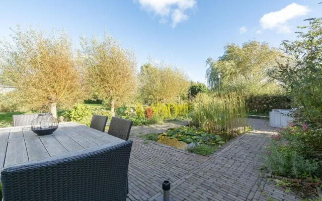 Stylish Villa With Garden