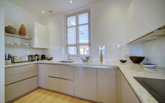 IMMOGROOM - Magnificent 180m duplex apartment - Parking - Air conditioning