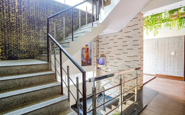 Pavithraa Deluxe Suites by OYO Rooms