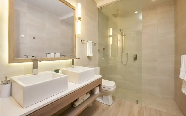 Luxury Villa: Hot Tub: Ocean Views: Fully Staffed