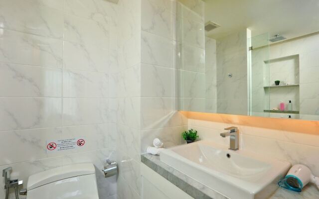 The Aristo Beach by Holy Cow 318