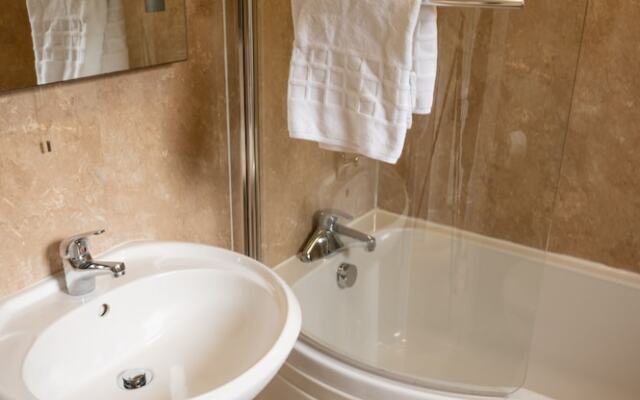 Birch 18 With Hot Tub, Newton Stewart