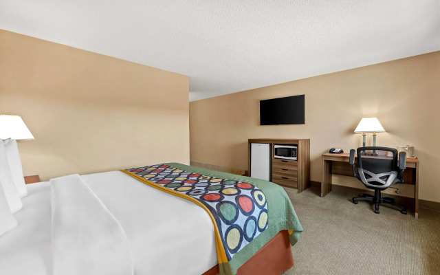 Super 8 by Wyndham Elgin