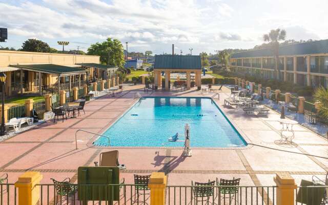 Quality Inn Richmond Hill - Savannah I-95