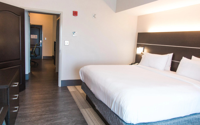 Holiday Inn Express & Suites Columbia-Fort Jackson by IHG