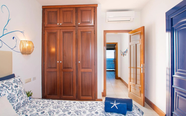 FRONTLINE VILLA 26, well-designed with a heated pool