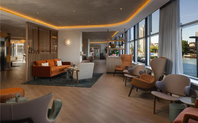 Отель DoubleTree by Hilton Rotterdam Centre