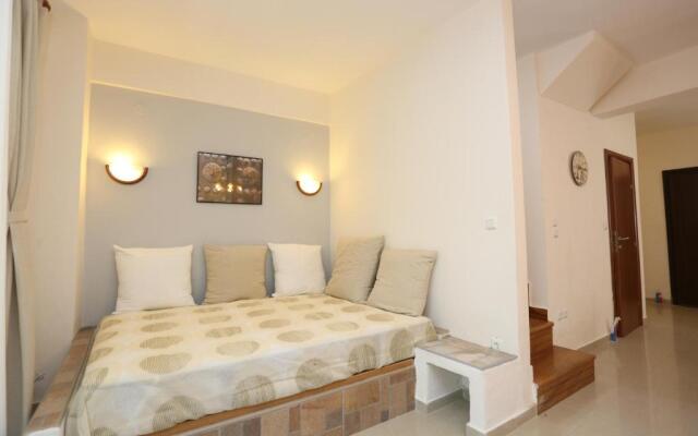 Villa Argo 2 - Beachfront, Big gardens, Location!
