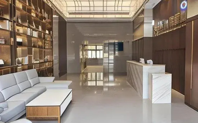 Qiaojun Hotel (Zhanjiang Dingsheng Plaza Luchuan Avenue Middle)