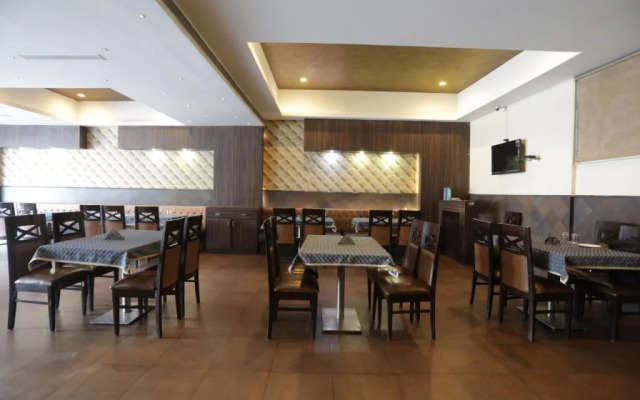 OYO 1524 Hotel Vaani Continental