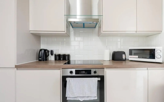 Modern Apartment, Castle View Rochester, England