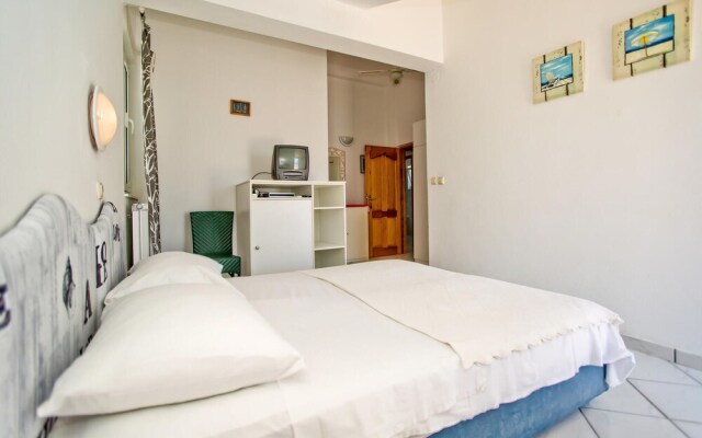 Amazing Home in Smricevica With Wifi and 6 Bedrooms