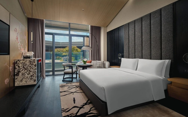 Hualuxe Chongqing Wushan by IHG